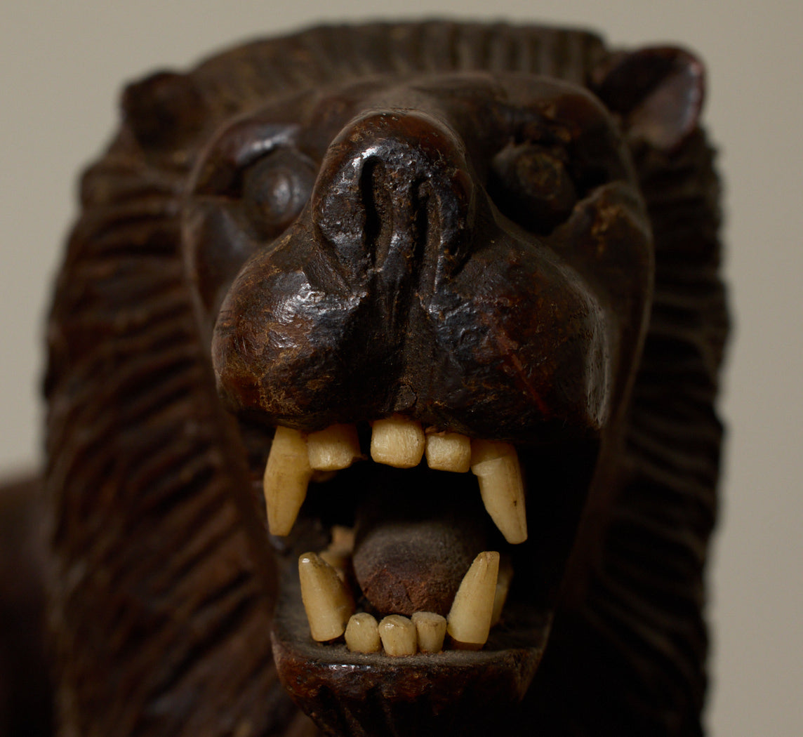 EARLY 20TH CENTURY CARVED WOODEN LION