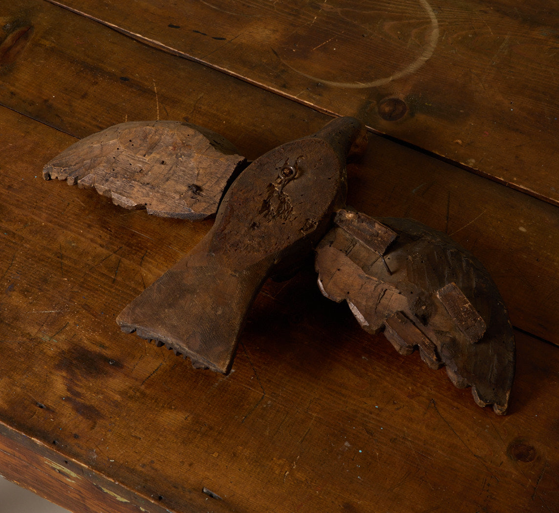 18TH CENTURY CARVED PINE DOVE