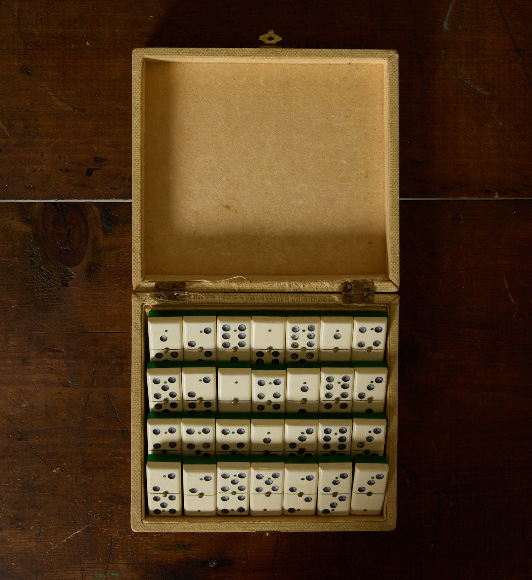 1930S BAKELITE DOMINOES SET WITH BRASS TIPS