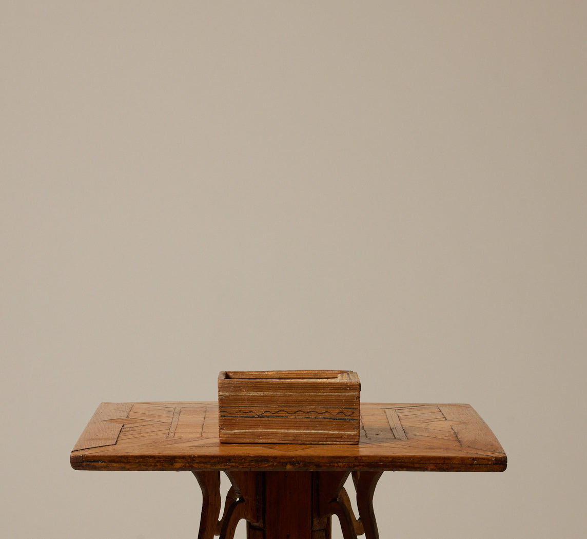 EARLY 19TH CENTURY PAINTED CANDLE BOX