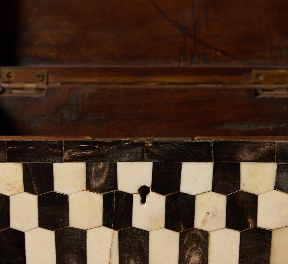 VINTAGE GEOMETRIC INLAY BOX