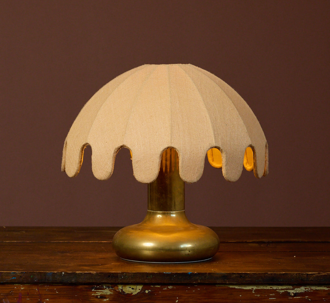 PAIR OF POSTMODERN BRASS TABLE LAMP BASES WITH MEDUSA SHADES IN BUTTER RAW SILK