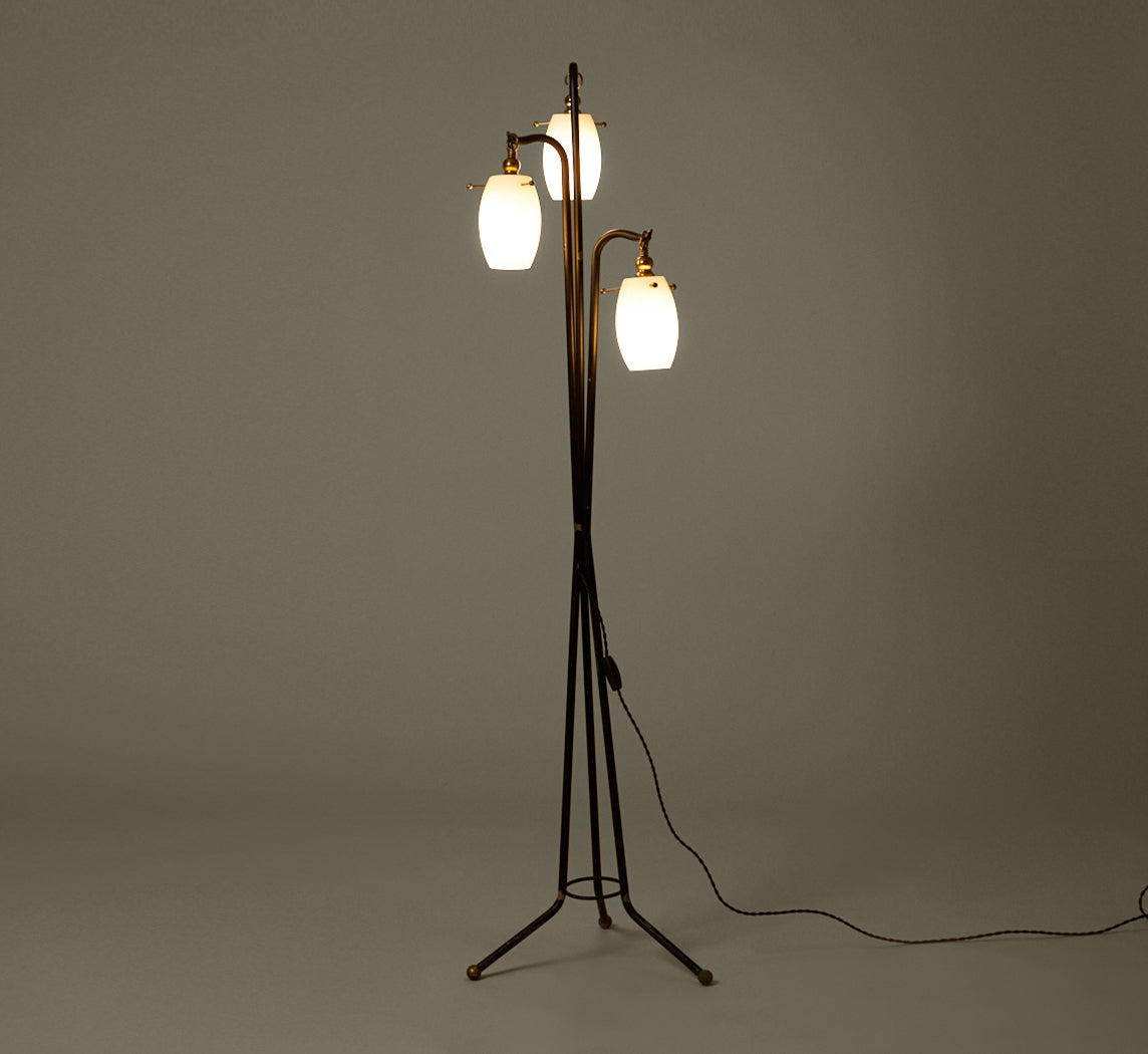 1950S ITALIAN STILNOVO OPALINE GLASS FLOOR LAMP