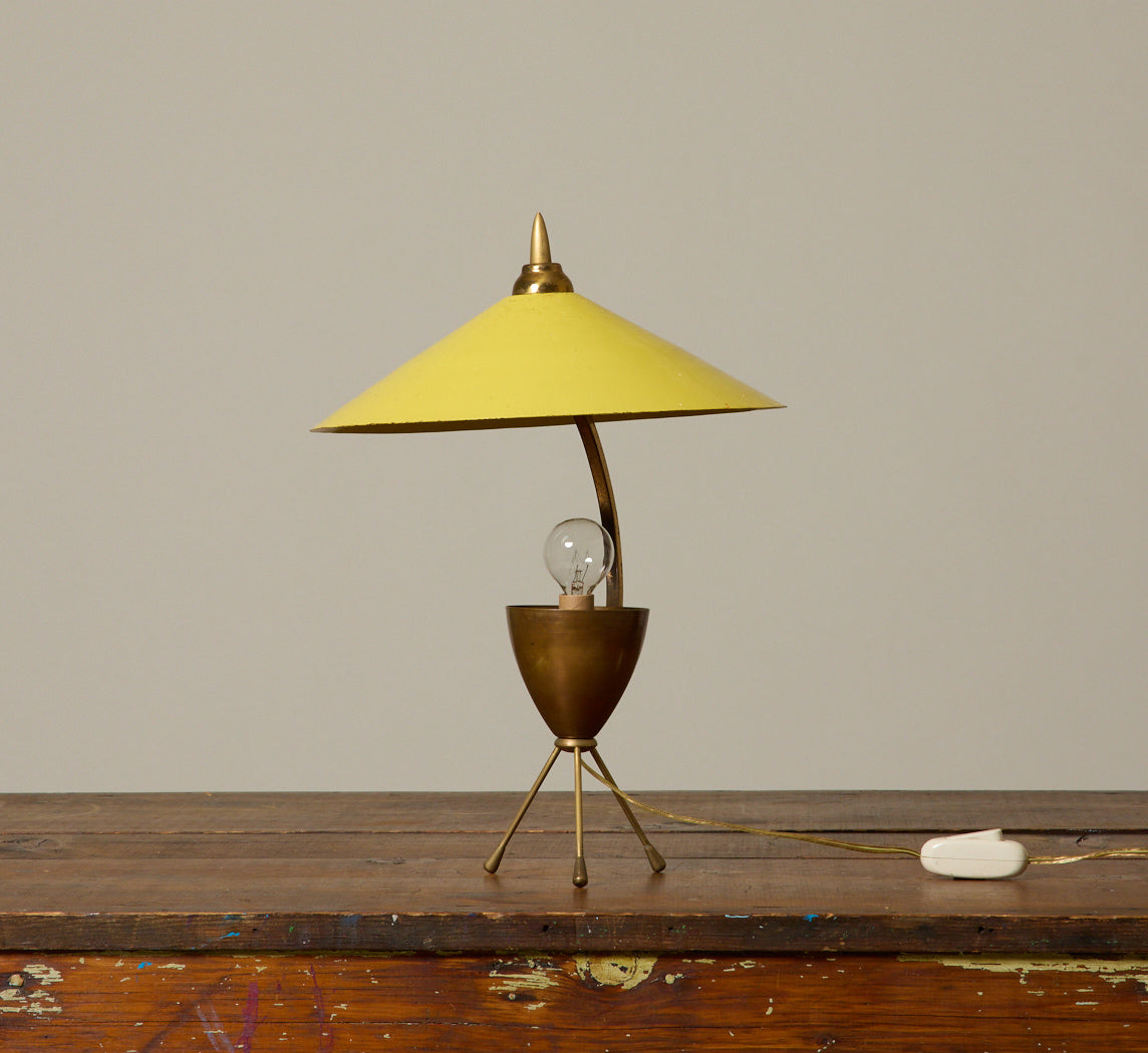 1950S ITALIAN YELLOW ENAMEL TRIPOD LAMP