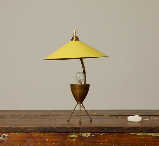 1950S ITALIAN YELLOW ENAMEL TRIPOD LAMP