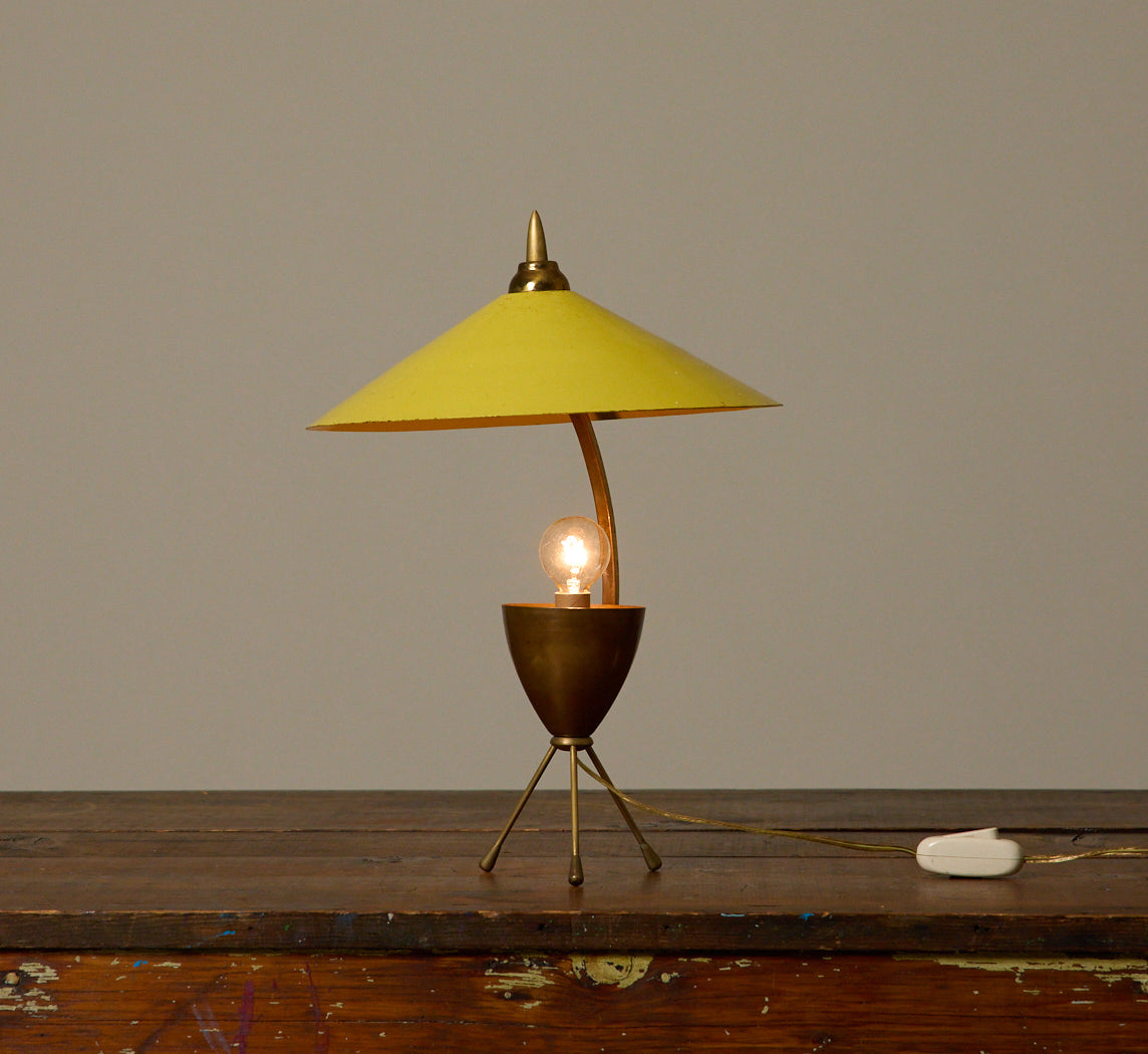 1950S ITALIAN YELLOW ENAMEL TRIPOD LAMP