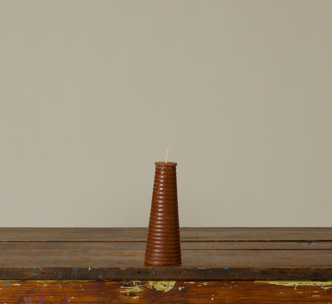 PIERCE & WARD RIBBED BEESWAX CANDLE IN CHOCOLATE BROWN