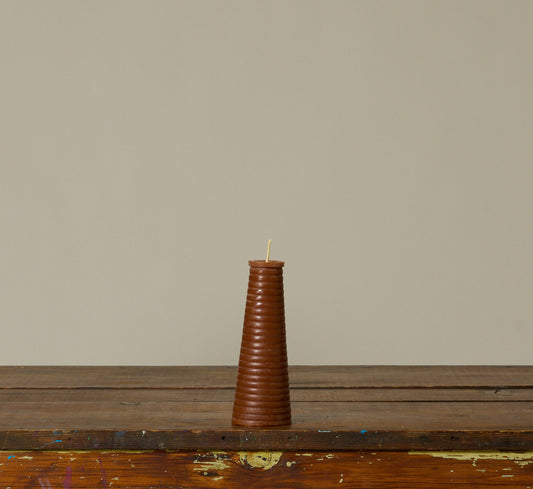 PIERCE & WARD RIBBED BEESWAX CANDLE IN CHOCOLATE BROWN