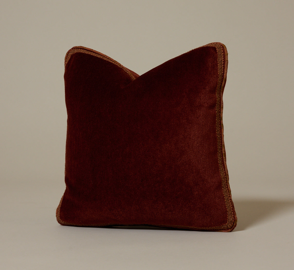 THE EMERSON PILLOW