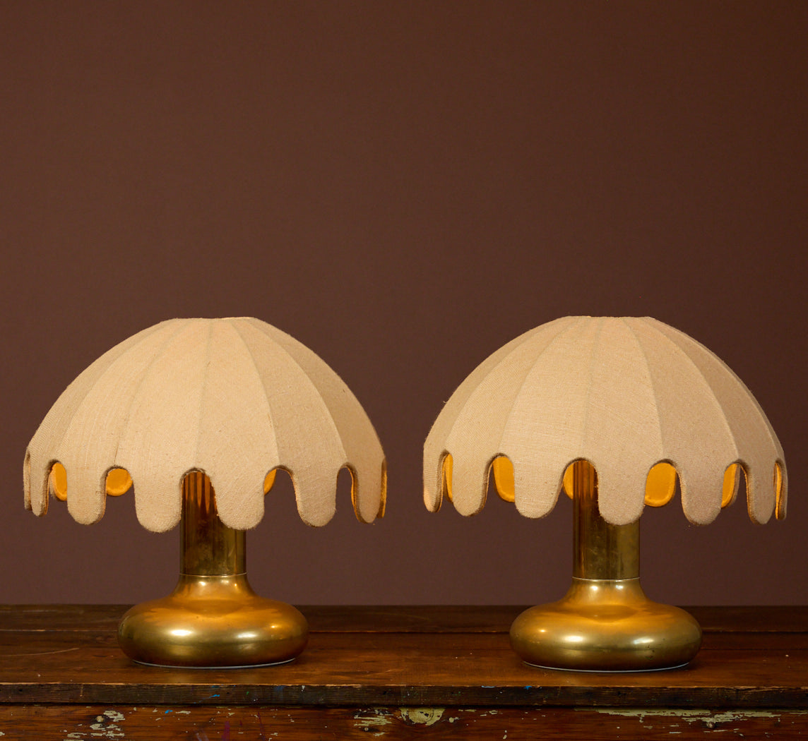 PAIR OF POSTMODERN BRASS TABLE LAMP BASES WITH MEDUSA SHADES IN BUTTER RAW SILK
