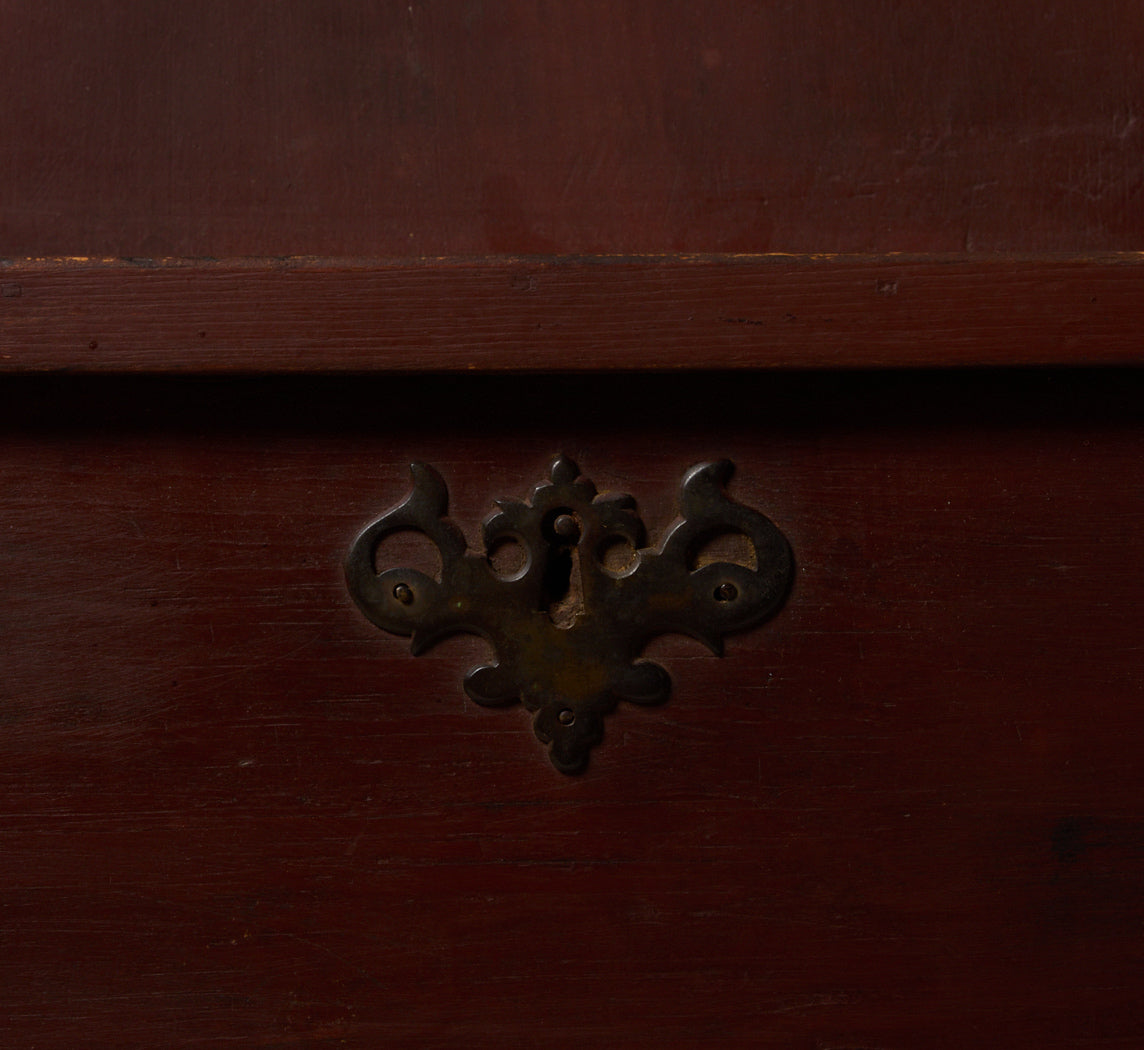 19TH CENTURY AMERICAN FOLK ART HANGING CABINET