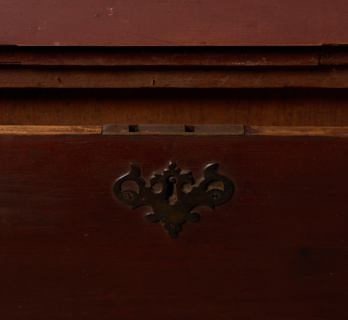 19TH CENTURY AMERICAN FOLK ART HANGING CABINET