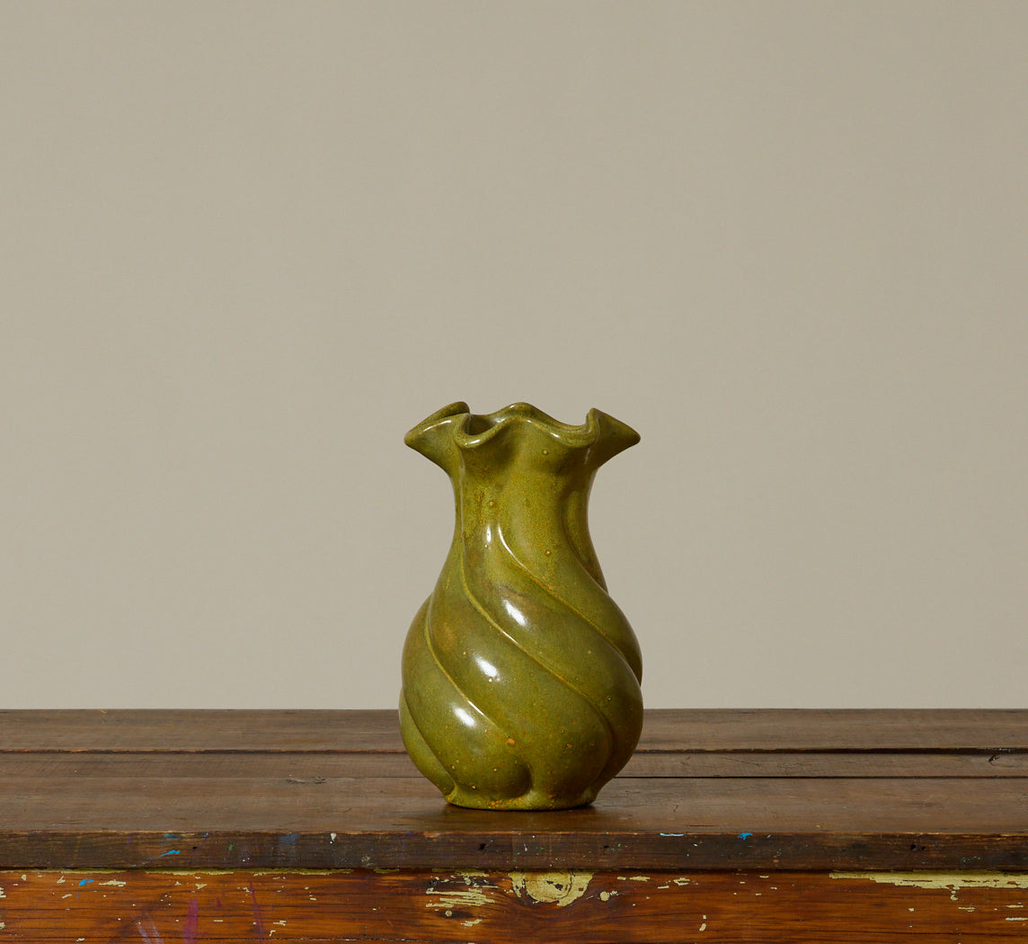 VINTAGE STUDIO POTTERY VASE IN EARTH GREEN