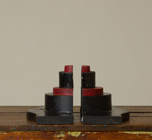 PAIR OF FRENCH ART DECO WALL SHELVES IN RED AND BLACK