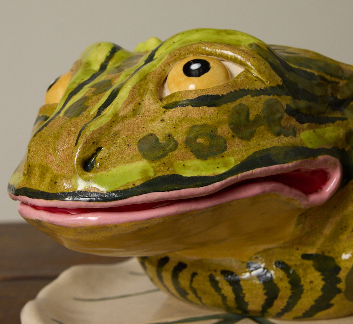 PEARCE WILLIAMS FROG PLANTER WITH LILY PAD PLATE SMALL