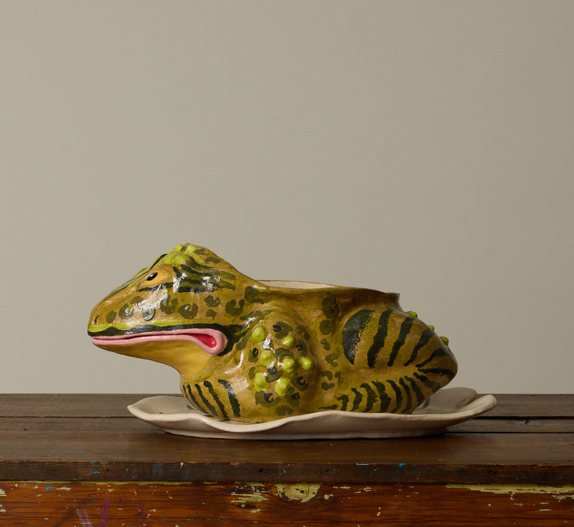 PEARCE WILLIAMS FROG PLANTER WITH LILY PAD PLATE LARGE