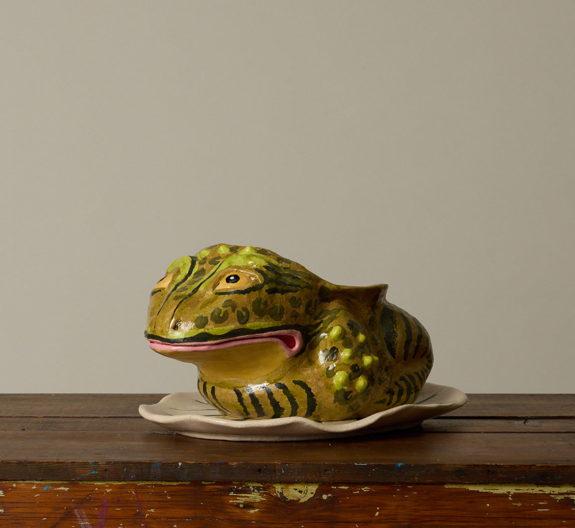 PEARCE WILLIAMS FROG PLANTER WITH LILY PAD PLATE LARGE