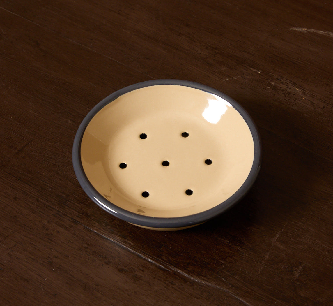 ROUND ENAMEL SOAP DISH IN THICKET