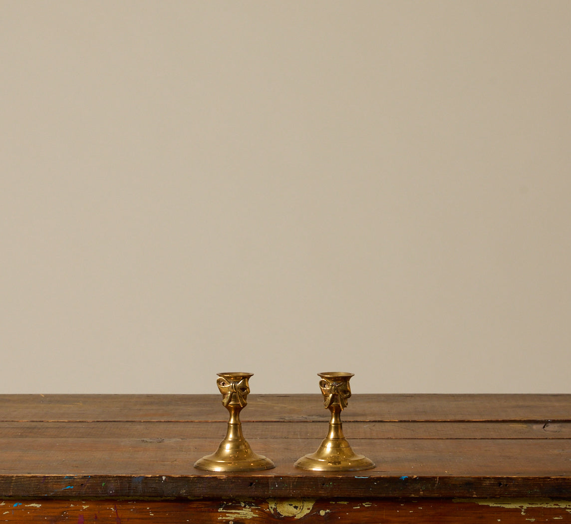 VINTAGE BRASS CANDLESTICK HOLDERS WITH PETITE BOWS