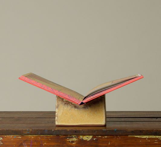 APARTAMENTO CERAMIC BOOKSTAND BY XAVIER MANOSA