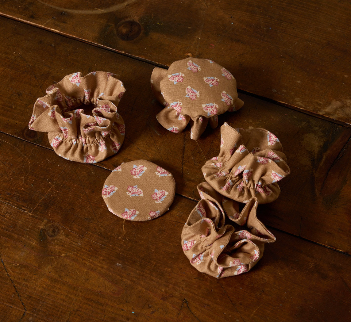 PIERCE AND WARD GLASS SLIPPER COASTER IN DECO BOUQUET