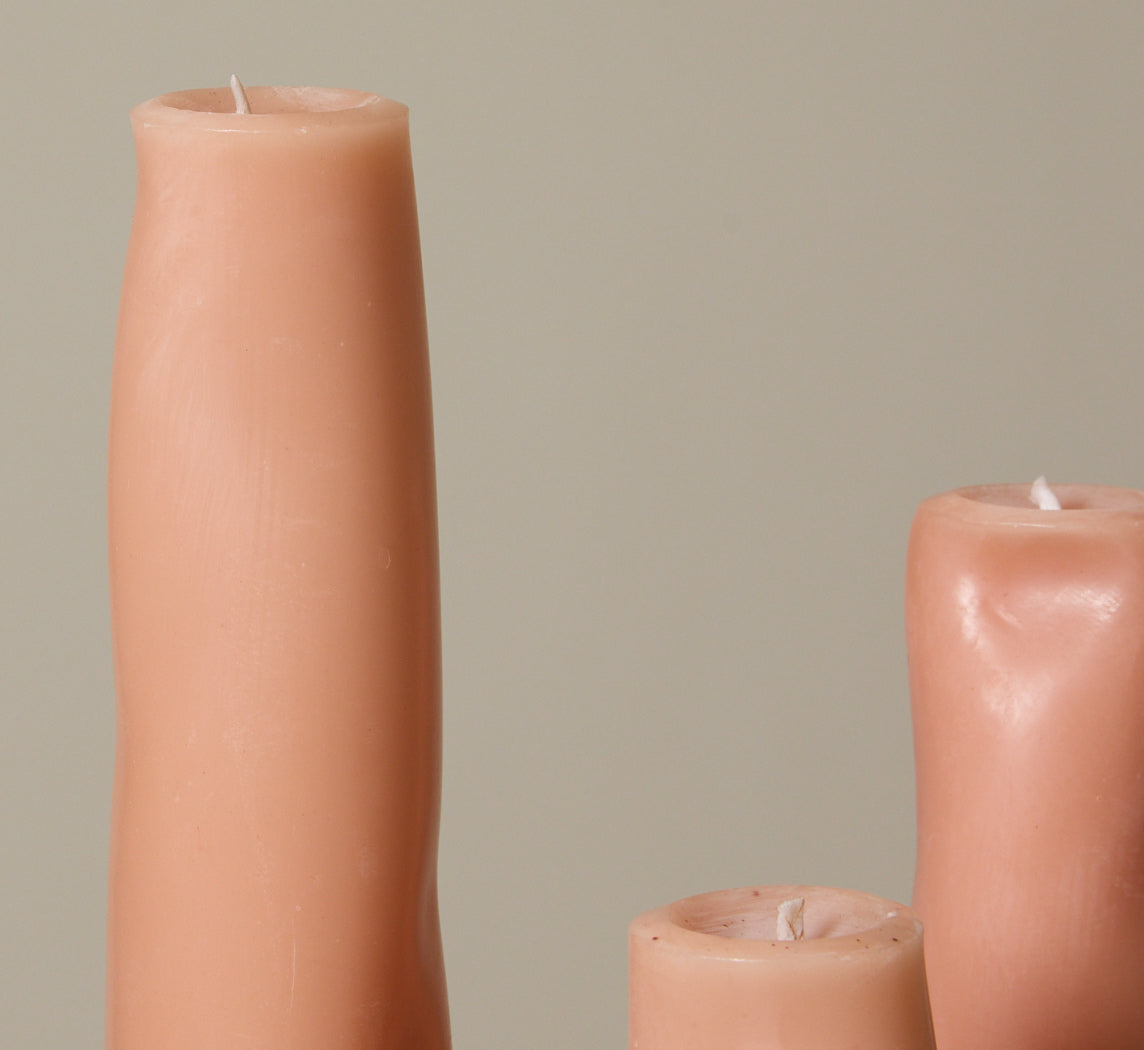 HANDS WOBBLE CANDLE SET IN BLUSH