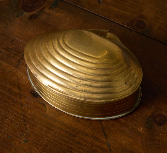 MID CENTURY BRASS CLAMSHELL BOX