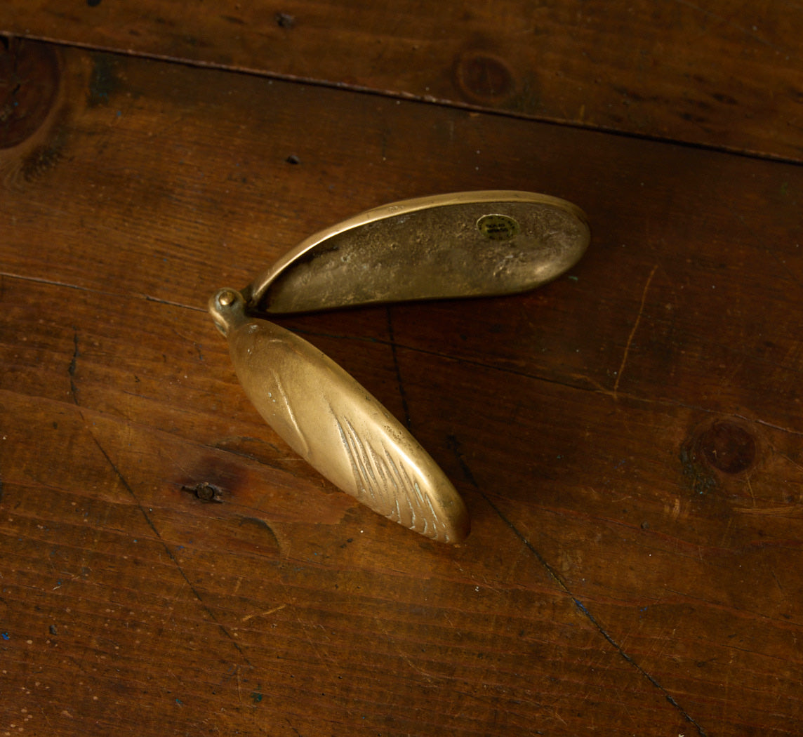 MID CENTURY BRASS MUSSEL TRINKET BOX