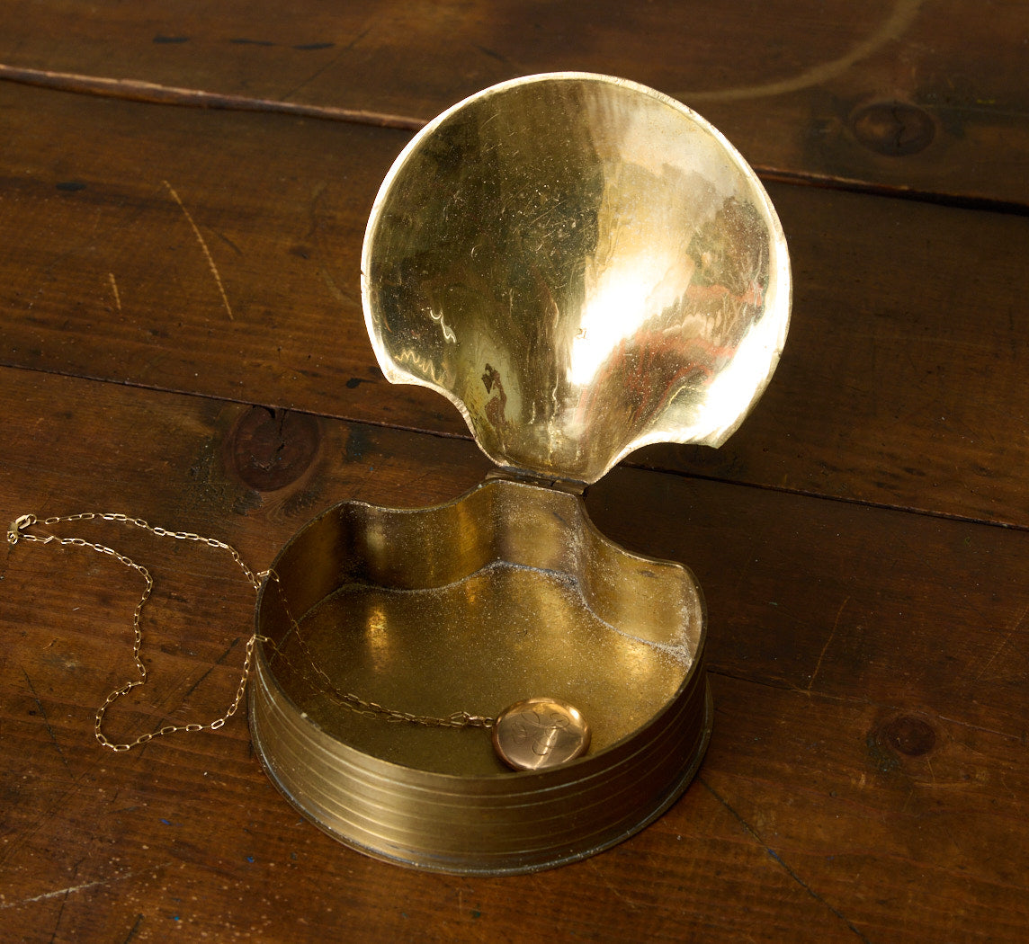 MID CENTURY BRASS SHELL BOX