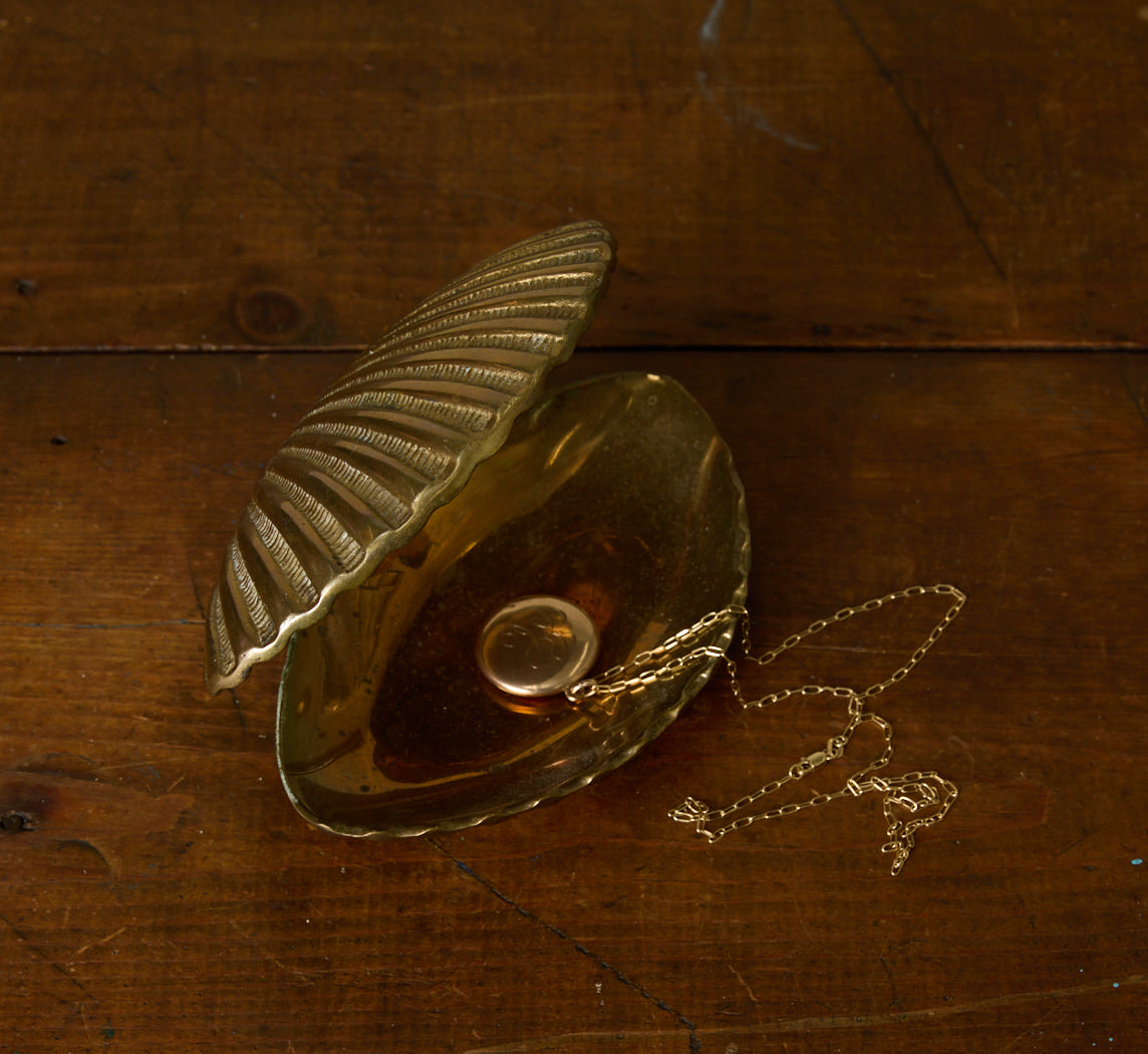 MID CENTURY BRASS CLAM SHELL BOX