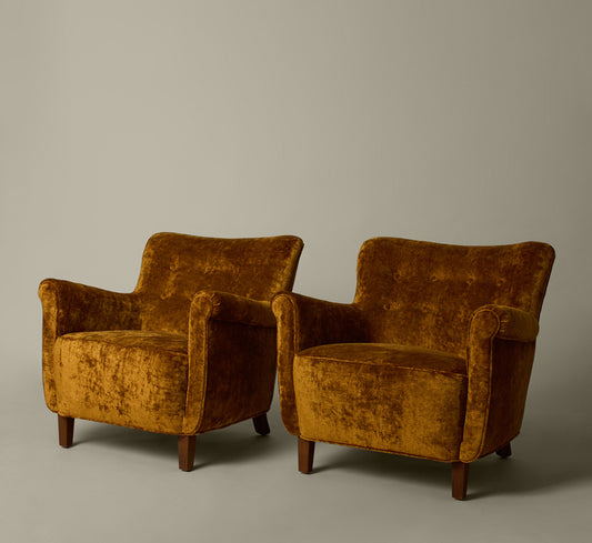 PAIR OF DANISH EASY CHAIRS IN THE MANNER OF FRITZ HANSEN