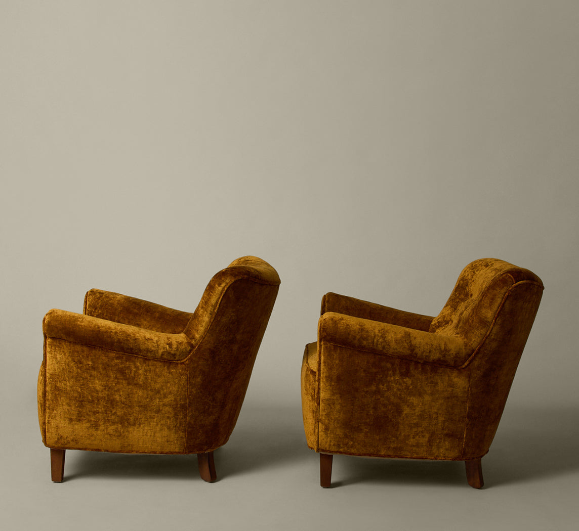 PAIR OF DANISH EASY CHAIRS IN THE MANNER OF FRITZ HANSEN