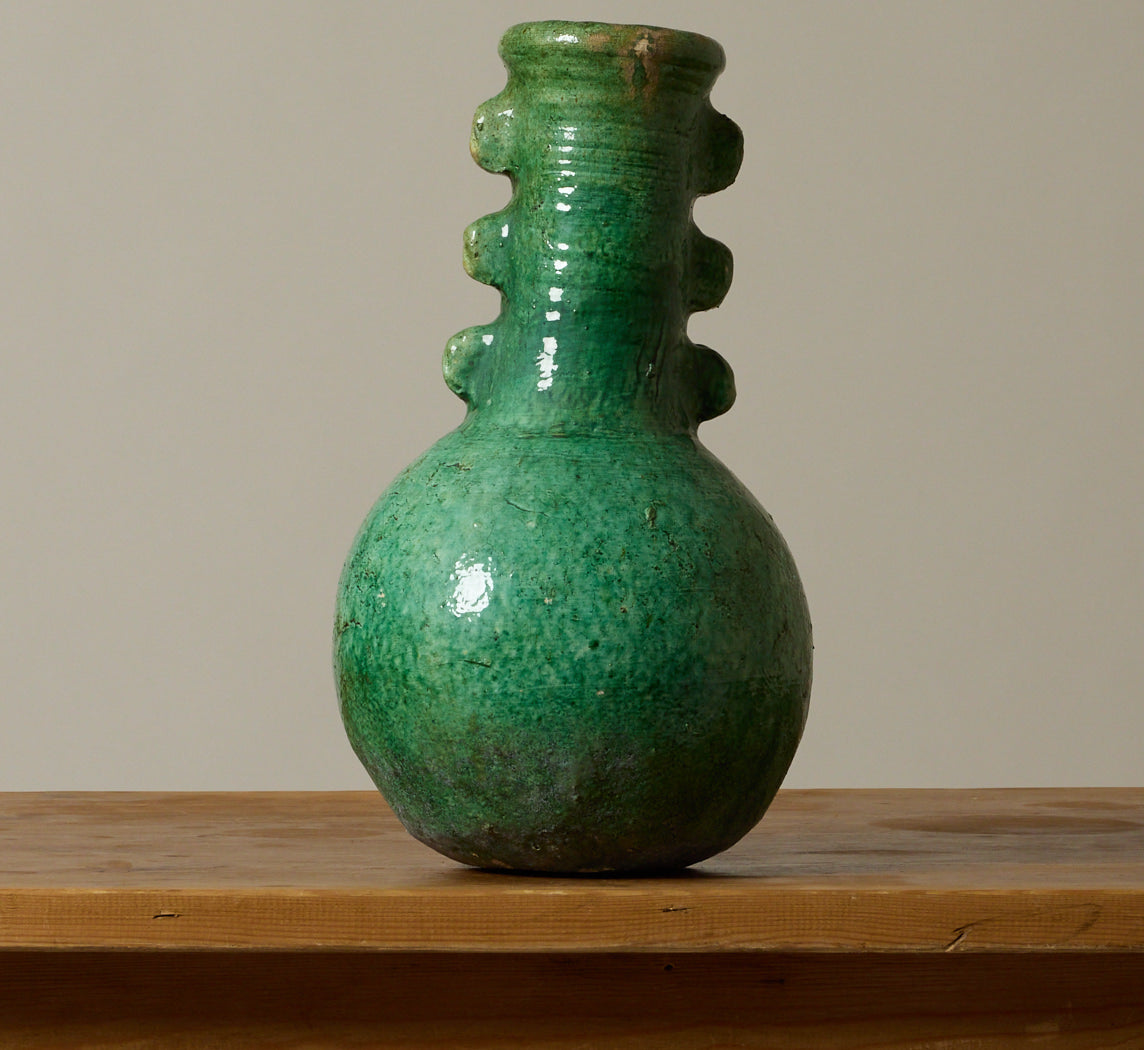 VINTAGE MIDCENTURY STUDIO POTTERY VASE WITH EMERALD GLAZE