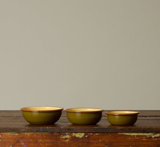 ENAMEL NESTING BOWLS IN MEADOW