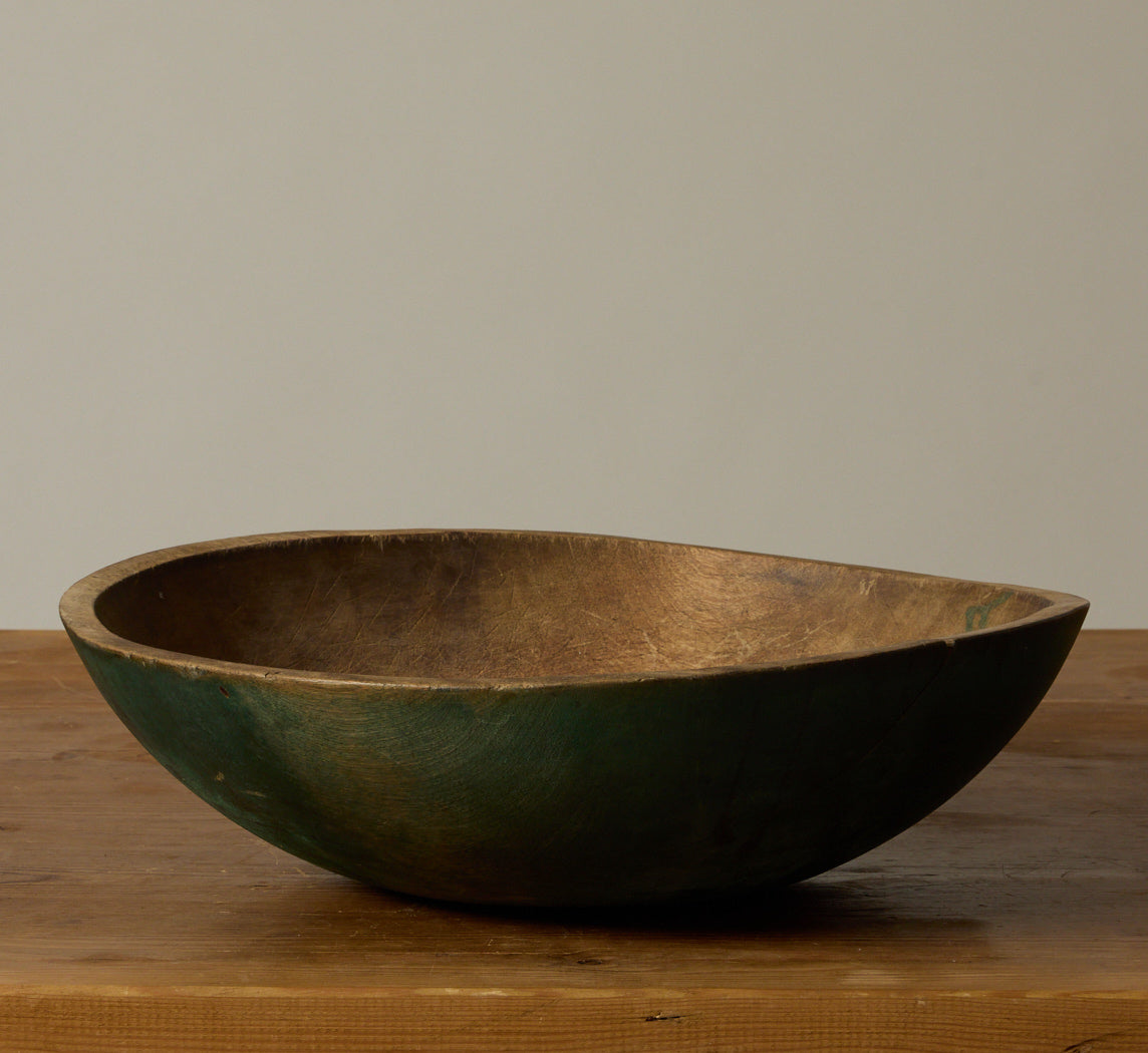 PRIMITIVE WOODEN BOWL