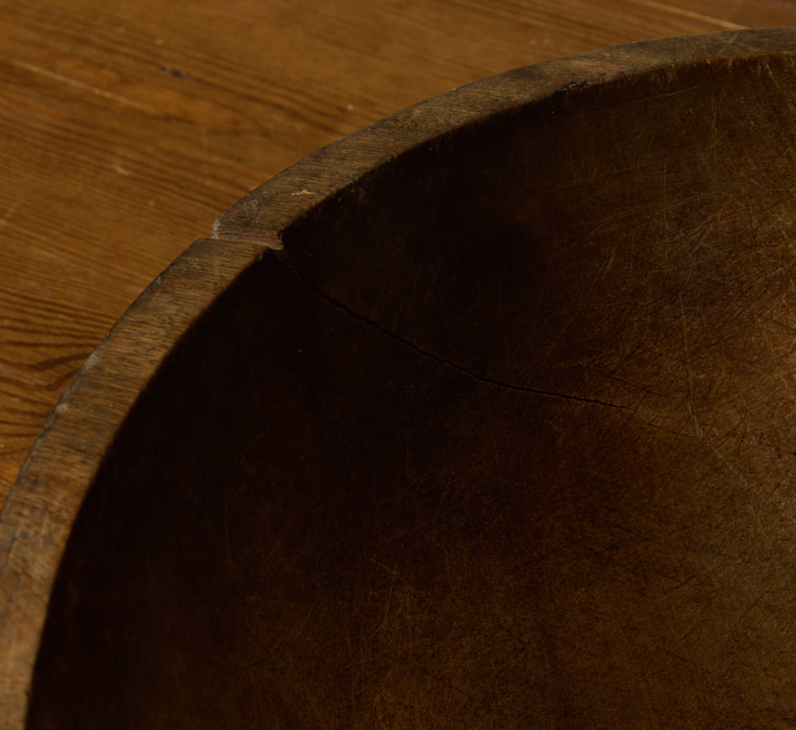 PRIMITIVE WOODEN BOWL
