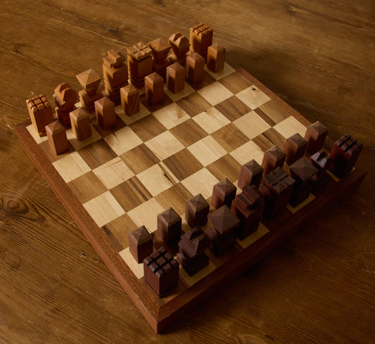 DUTCH MODERNIST HAND CRAFTED CHESS SET WITH WOOD STORAGE BOX I