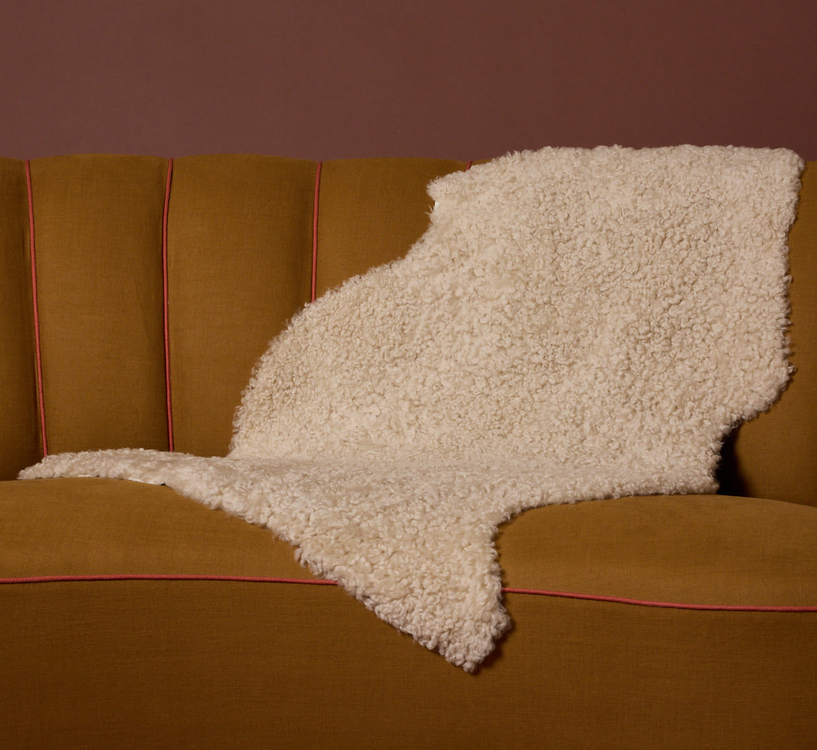 ISLE OF SKYE CURLY SHEEPSKIN IN ECRU