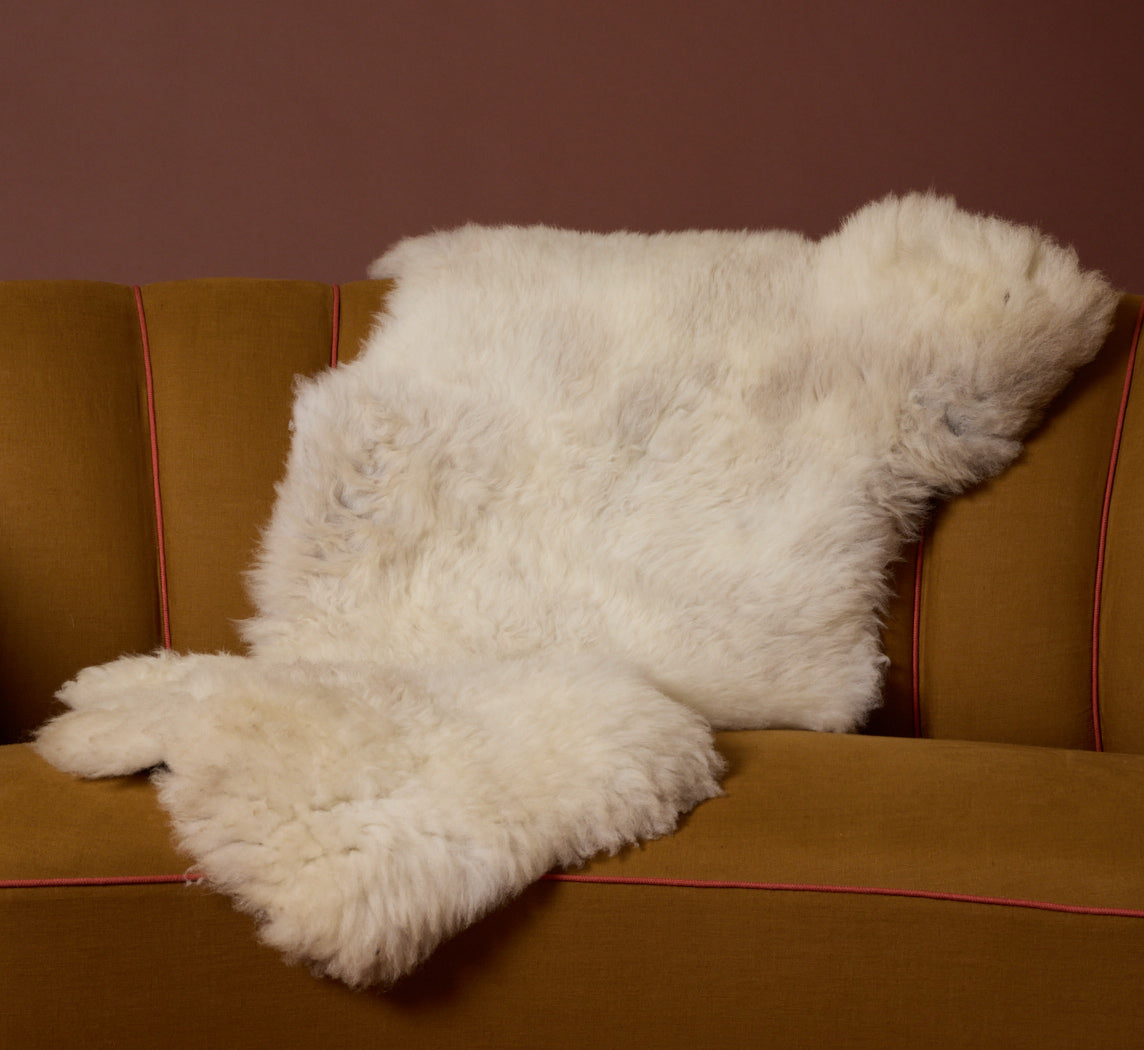 ISLE OF SKYE SCOTTISH SHEEPSKIN THROW IN CREAM
