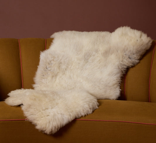ISLE OF SKYE SCOTTISH SHEEPSKIN THROW IN CREAM