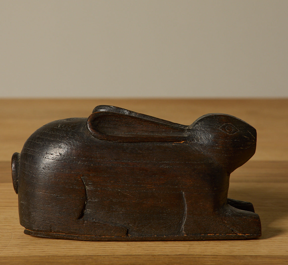 EARLY 20TH CENTURY HAND CARVED WOODEN RABBIT SCULPTURE