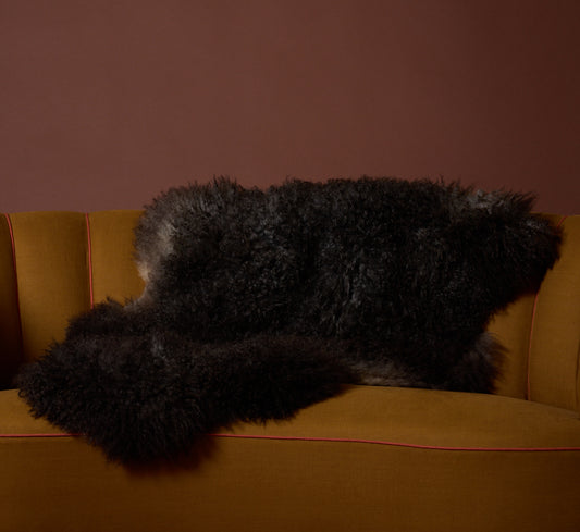 ISLE OF SKYE DARK PELSSAU SHEEPSKIN THROW