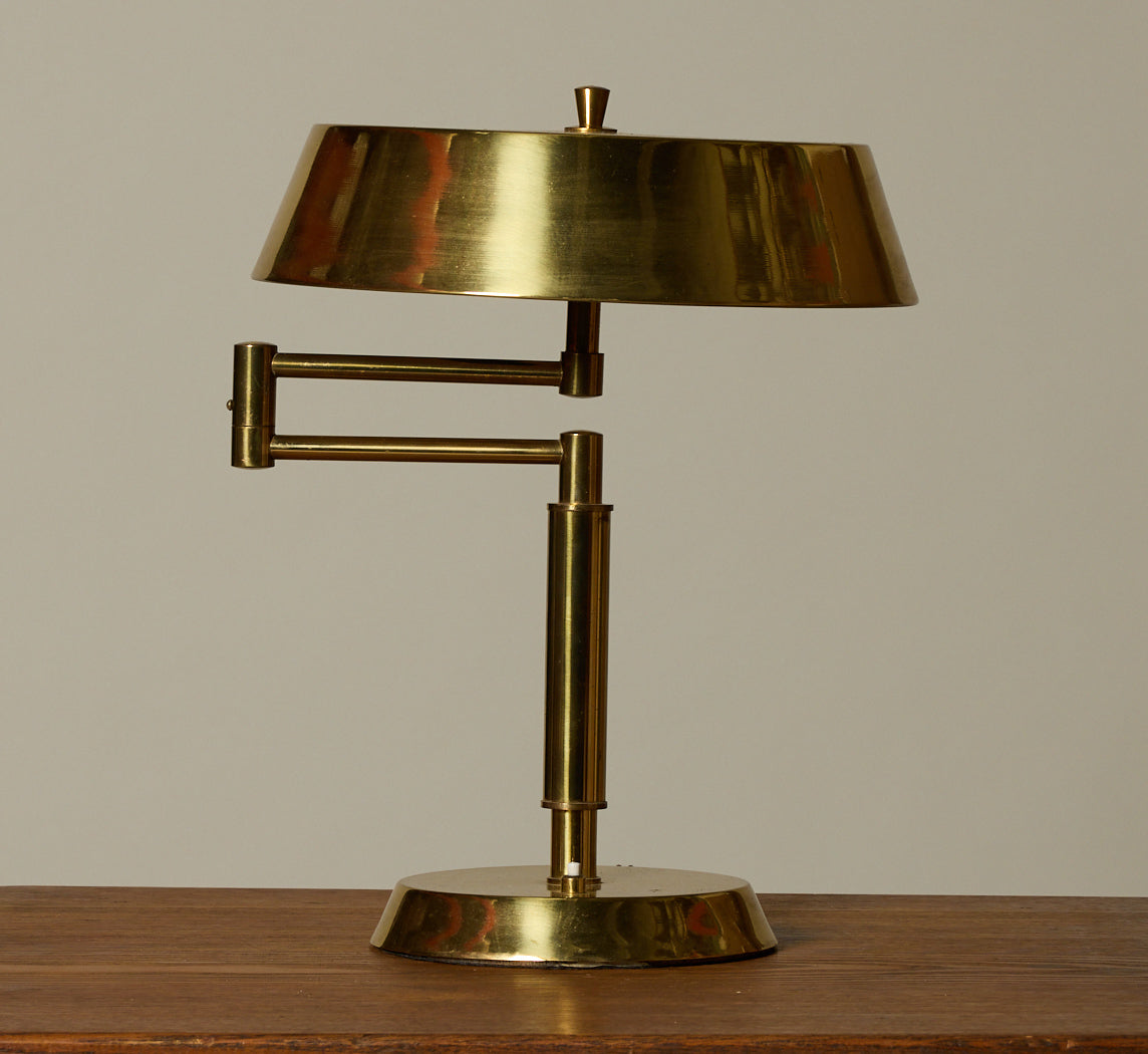 1960S ARTICULATING TABLE LAMP IN PATINATED BRASS