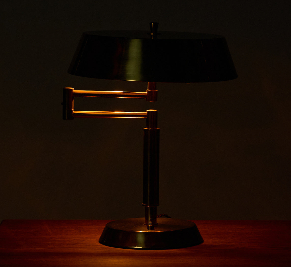 1960S ARTICULATING TABLE LAMP IN PATINATED BRASS