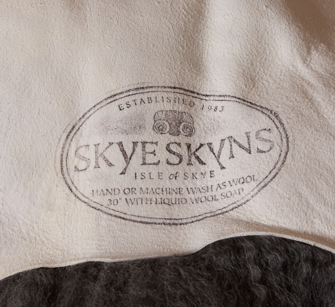 ISLE OF SKYE DARK PELSSAU SHEEPSKIN THROW