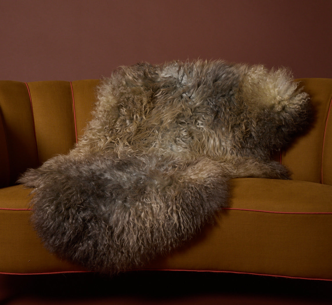ISLE OF SKYE LIGHT PELSSAU SHEEPSKIN THROW