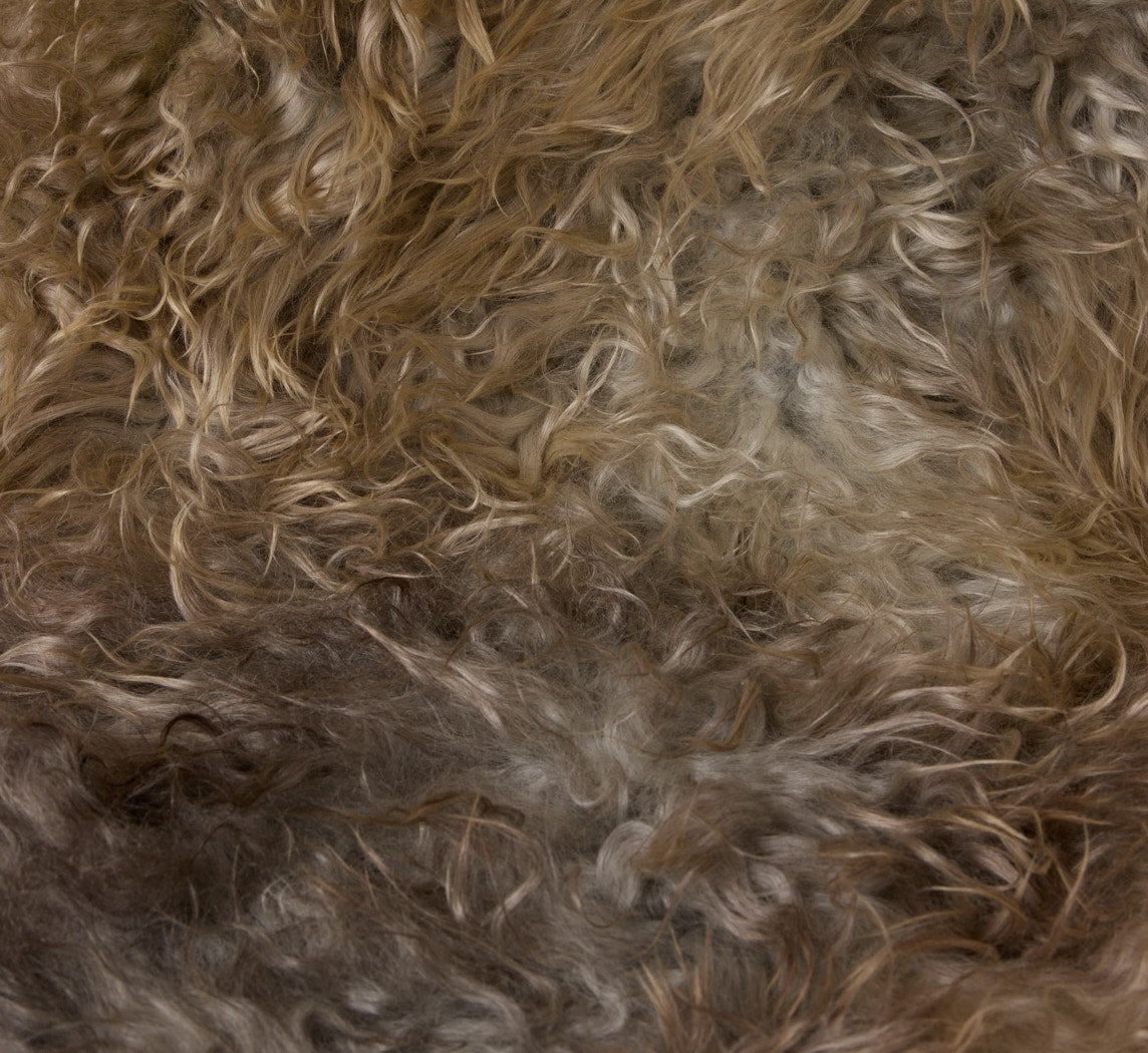 ISLE OF SKYE LIGHT PELSSAU SHEEPSKIN THROW