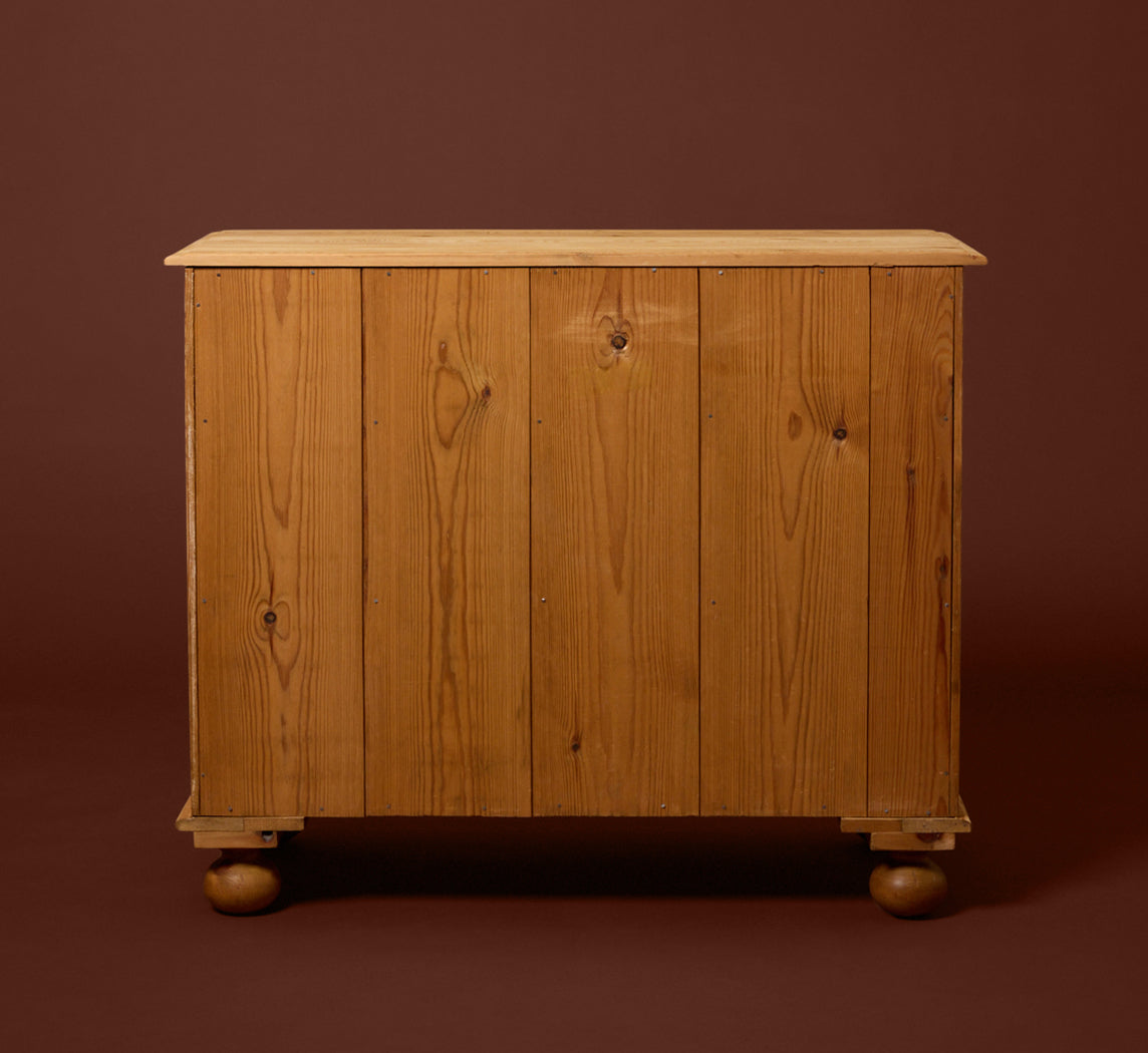 VINTAGE ENGLISH PINE CHEST OF DRAWERS