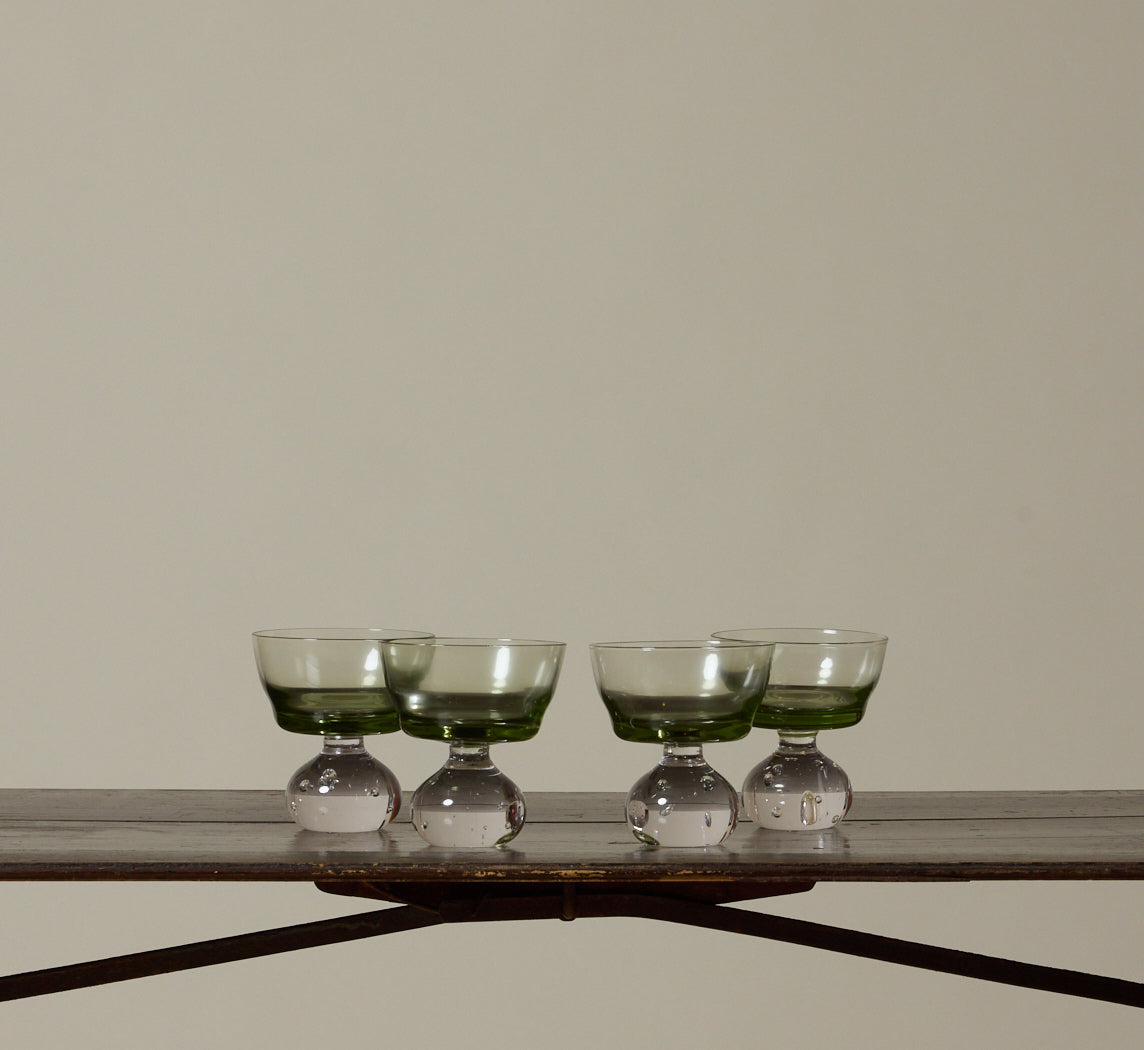 STEM GLASS IN GREEN ETERNAL SNOW