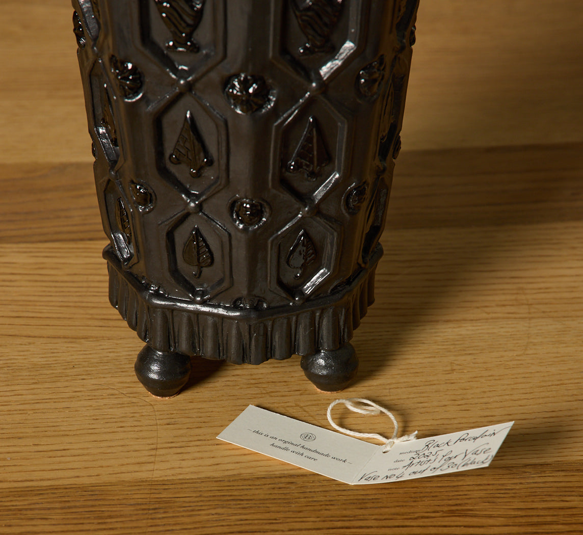 CARA BAUERMEISTER ARTIST'S TOUR VASE IN ONYX